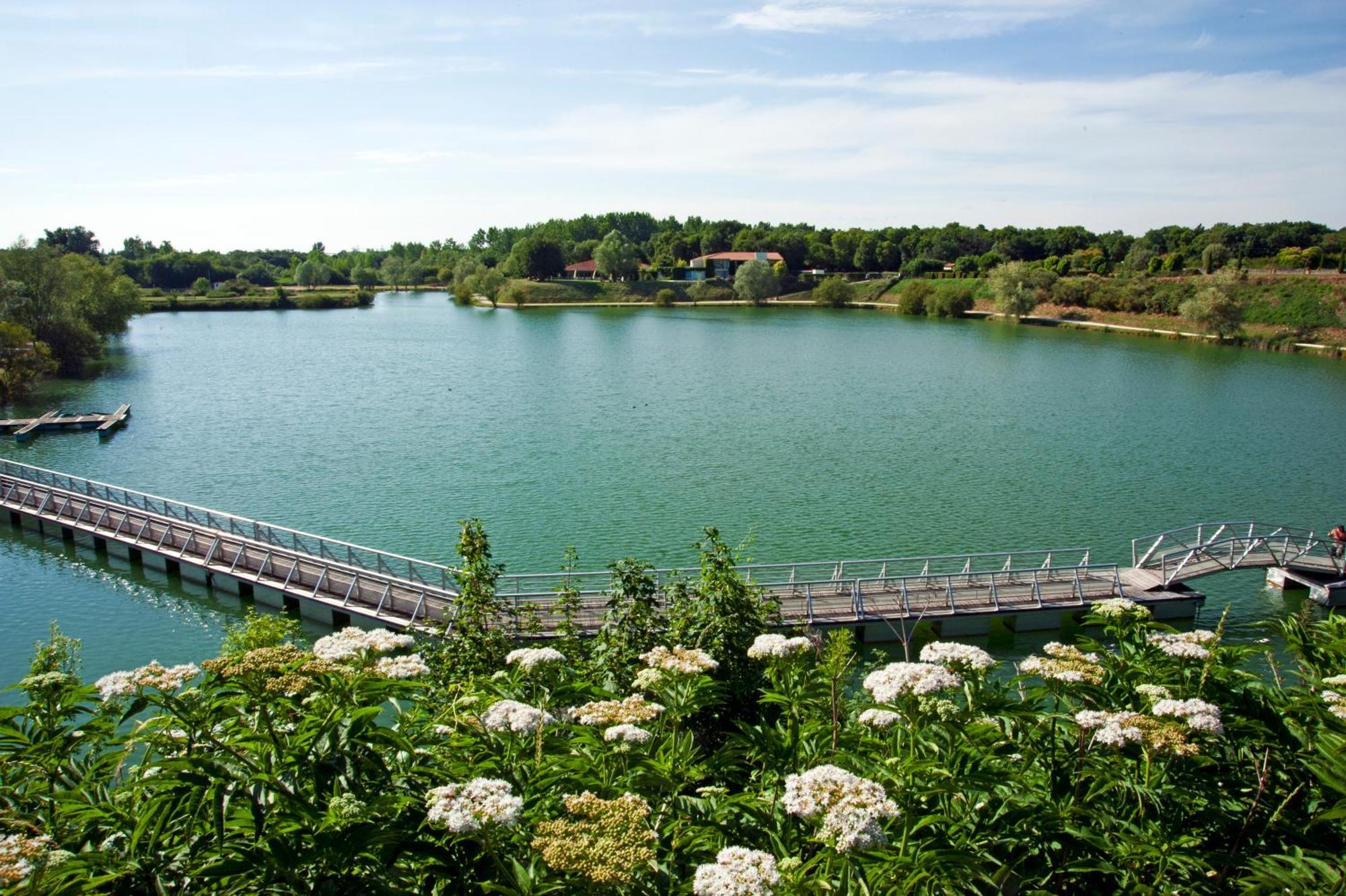Les Jardins Du Lac Trizay Экстерьер фото